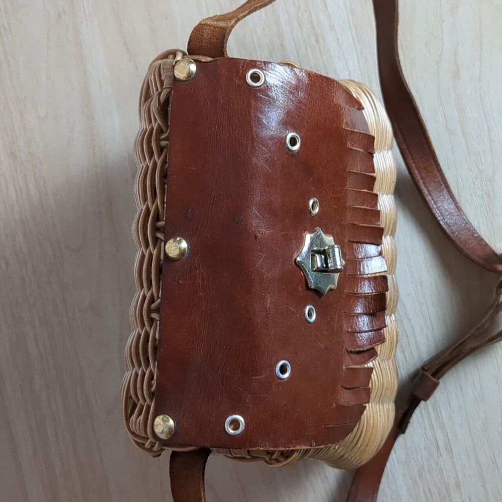 Wicker & Leather Mister Ernest Hinged Purse - Picture 7 of 11